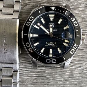 TAG Heuer Men's Black and Silver Watch